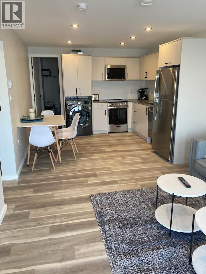 4043 Lakeside Road, Penticton