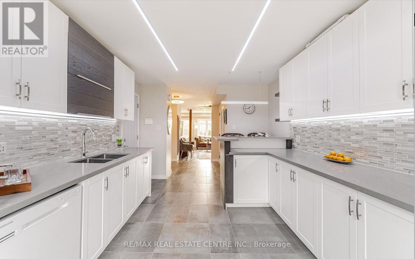 2046 GLENADA CRESCENT - 10