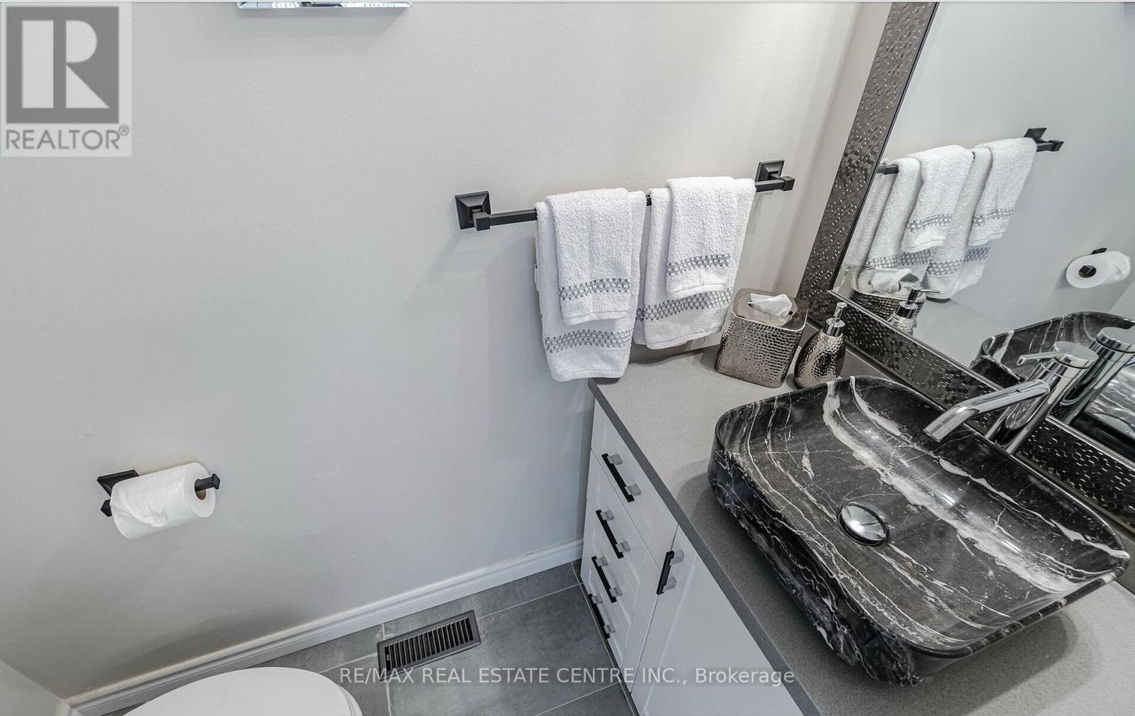 2046 GLENADA CRESCENT - 16