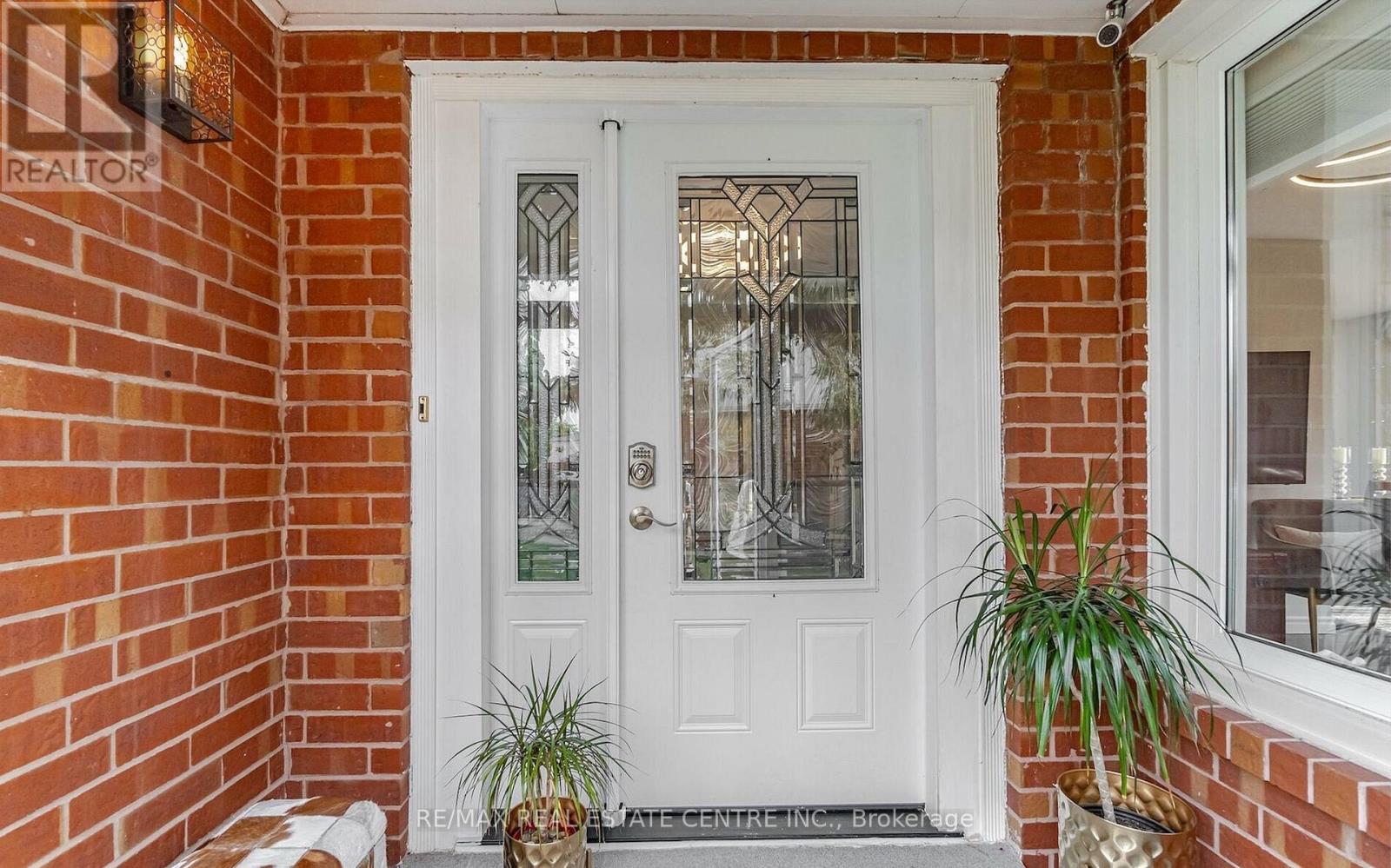 2046 GLENADA CRESCENT - 3