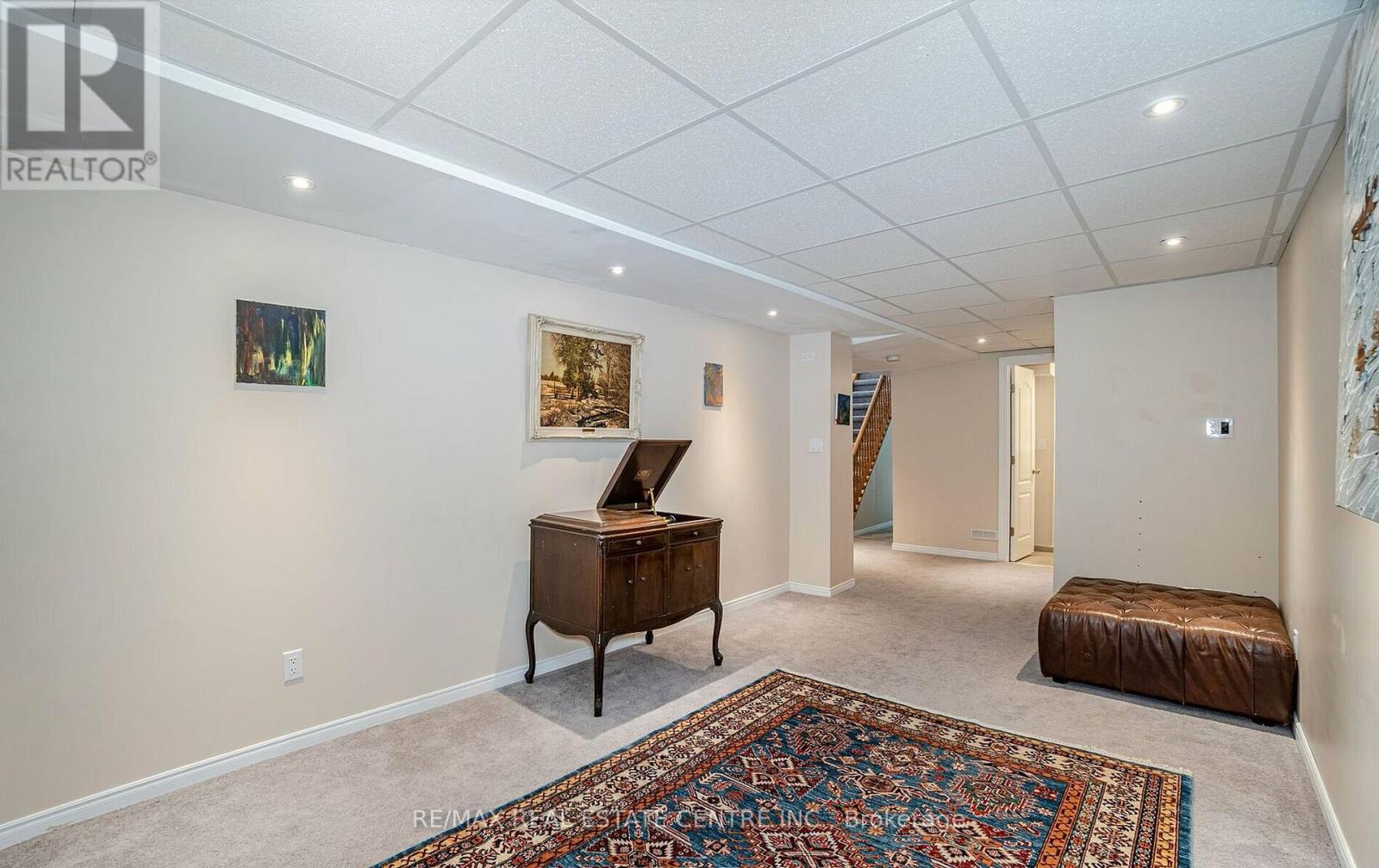 2046 GLENADA CRESCENT - 30