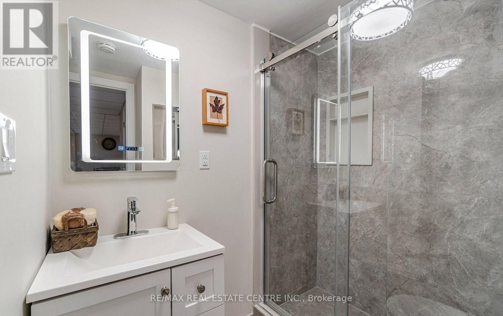 2046 GLENADA CRESCENT - 36