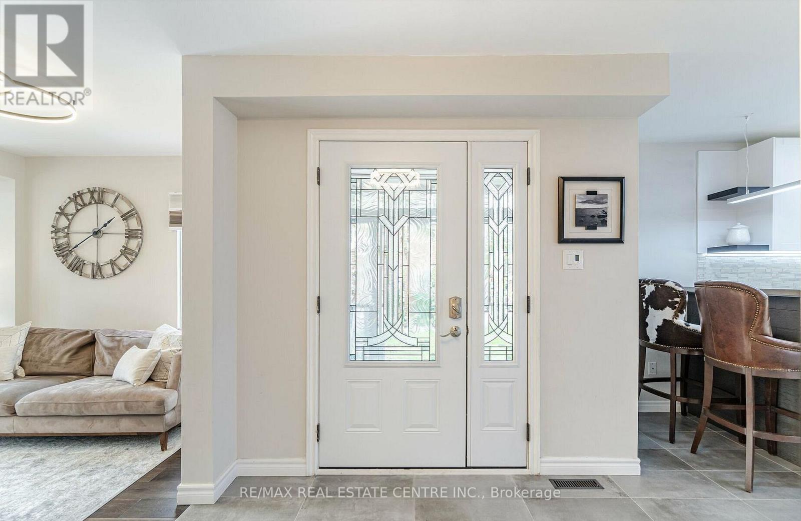 2046 GLENADA CRESCENT - 4
