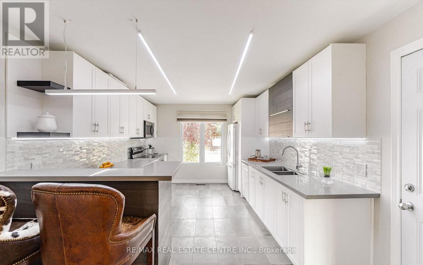 2046 GLENADA CRESCENT - 6