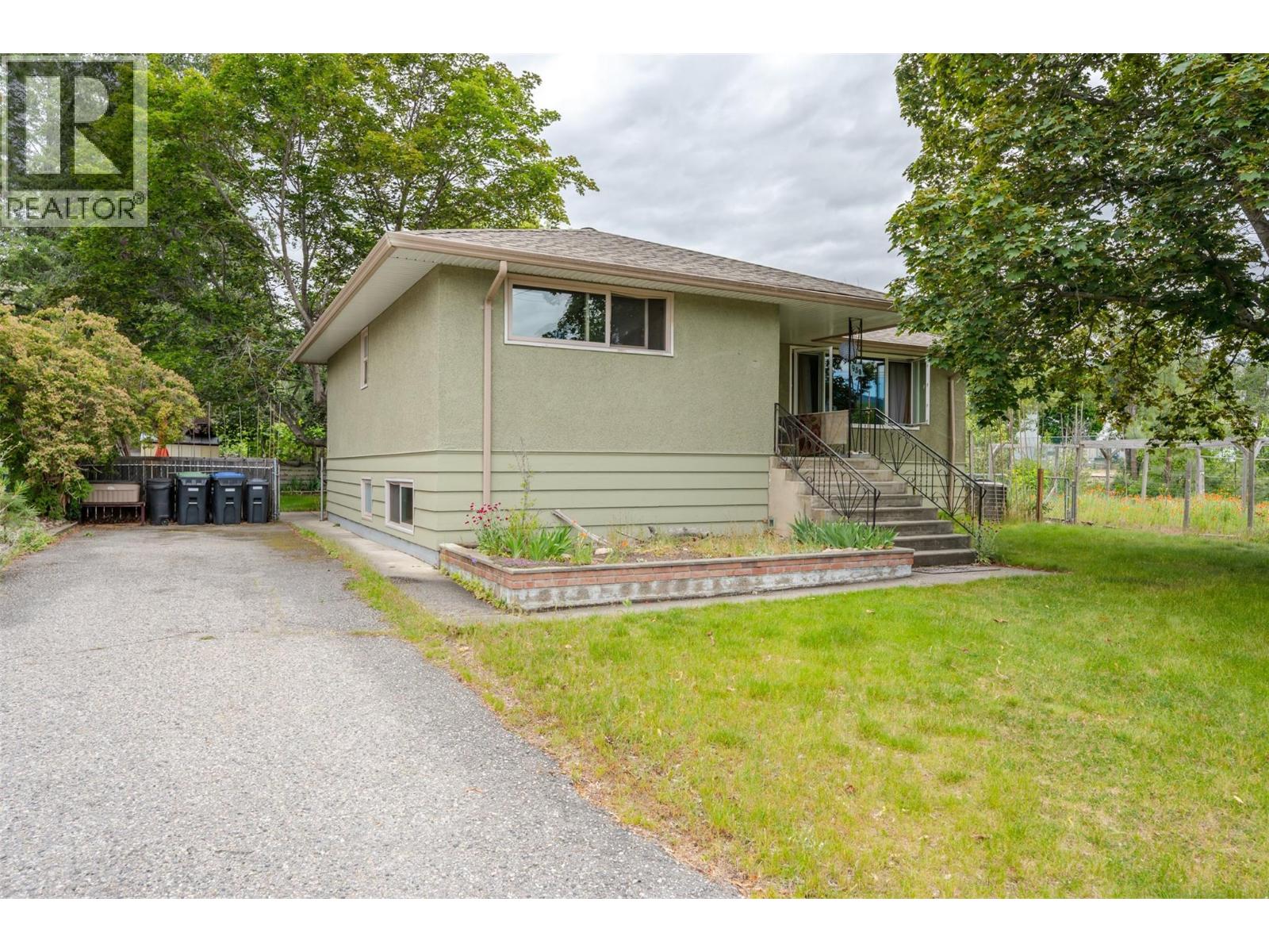 950 Hull Street, Penticton