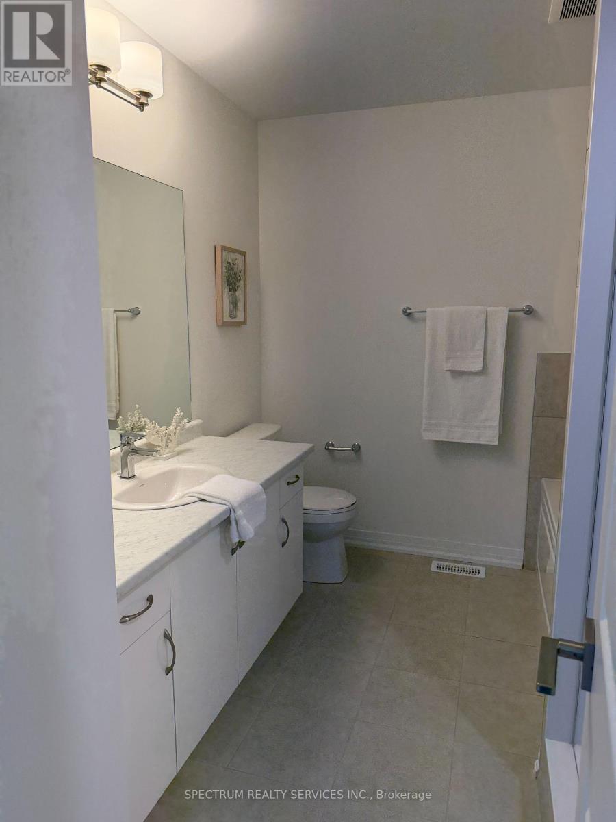 #27 660 COLBORNE STREET W - 17