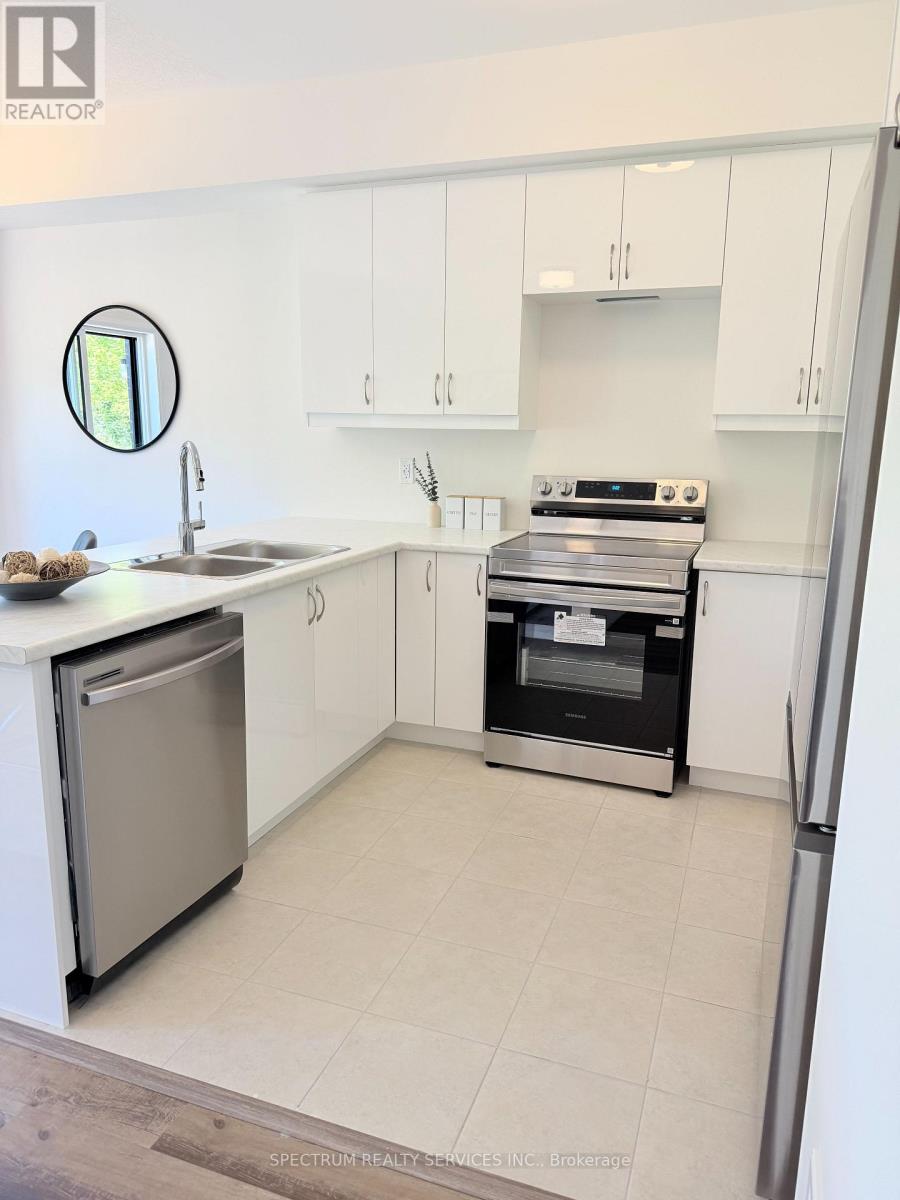 #27 660 COLBORNE STREET W - 2