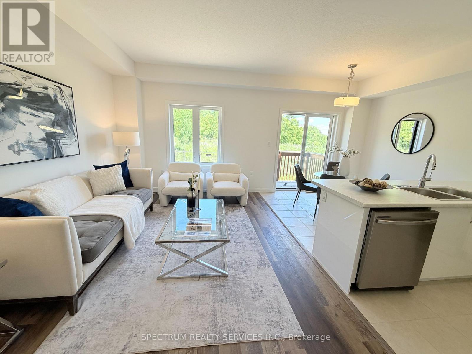 #27 660 COLBORNE STREET W - 4