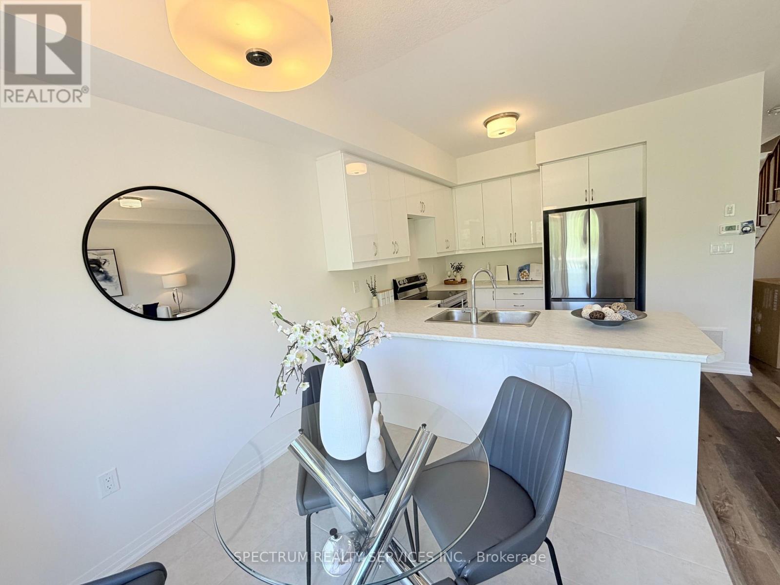 #27 660 COLBORNE STREET W - 6