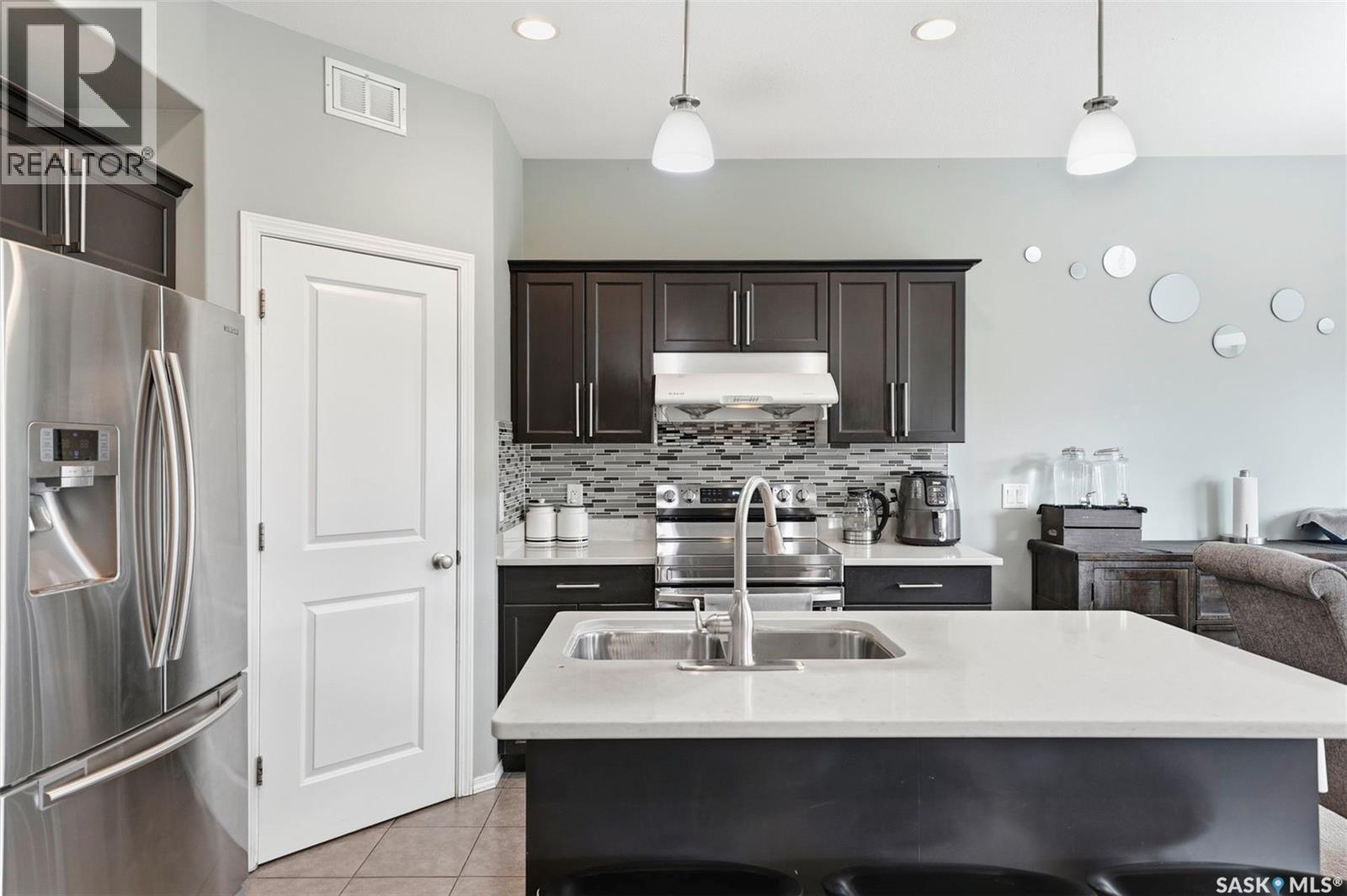 519 Rempel MANOR - 15