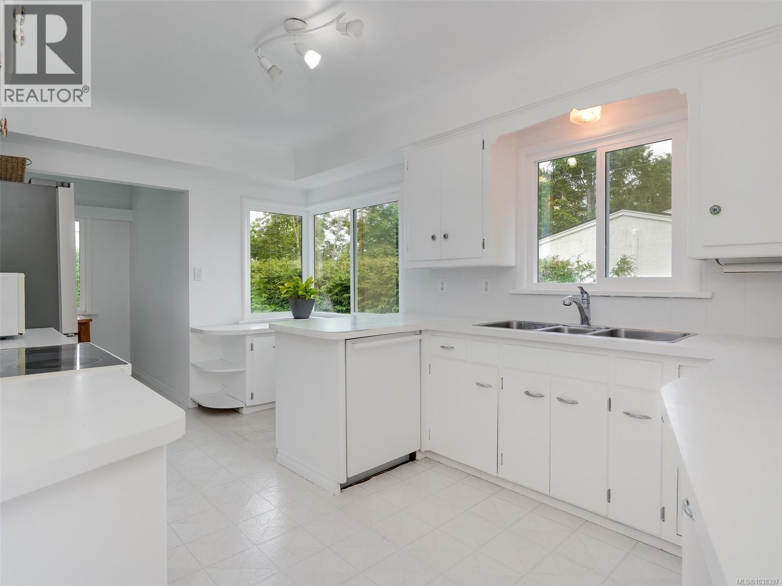 2979 Westdowne Rd - 17