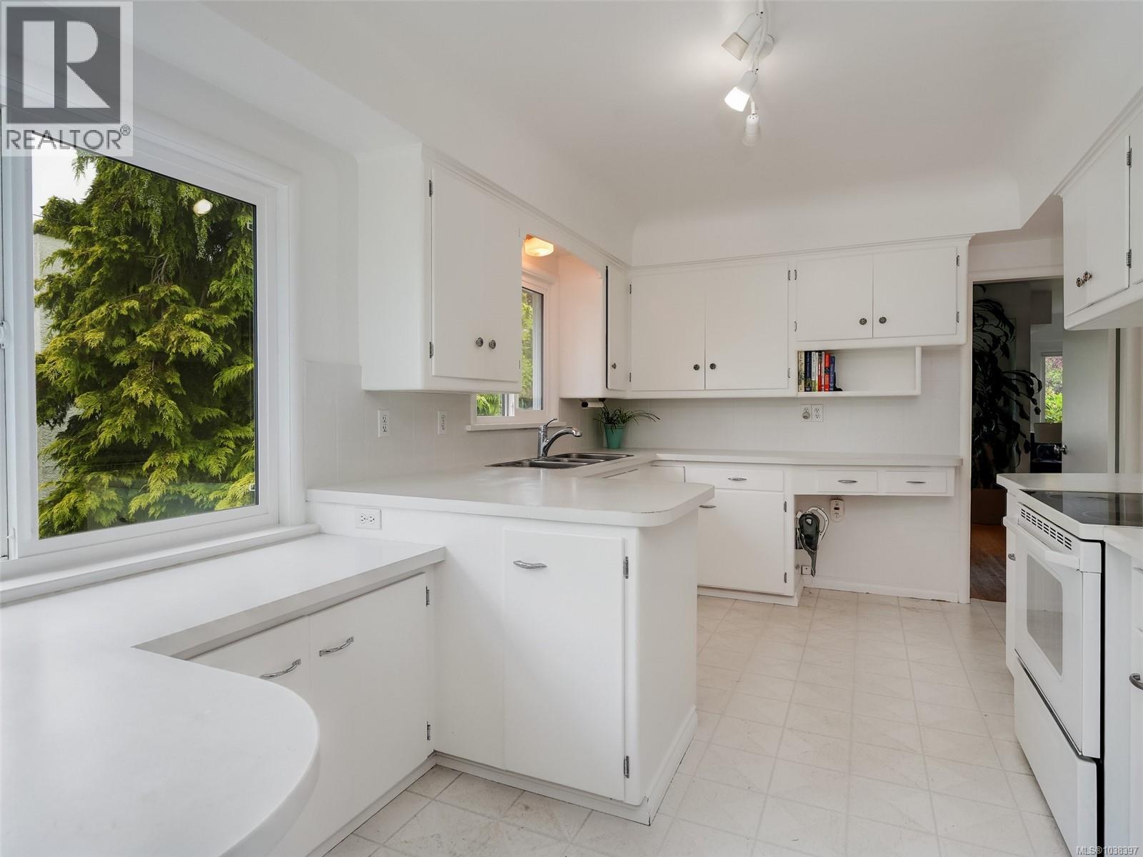  2979 Westdowne Road, Oak Bay