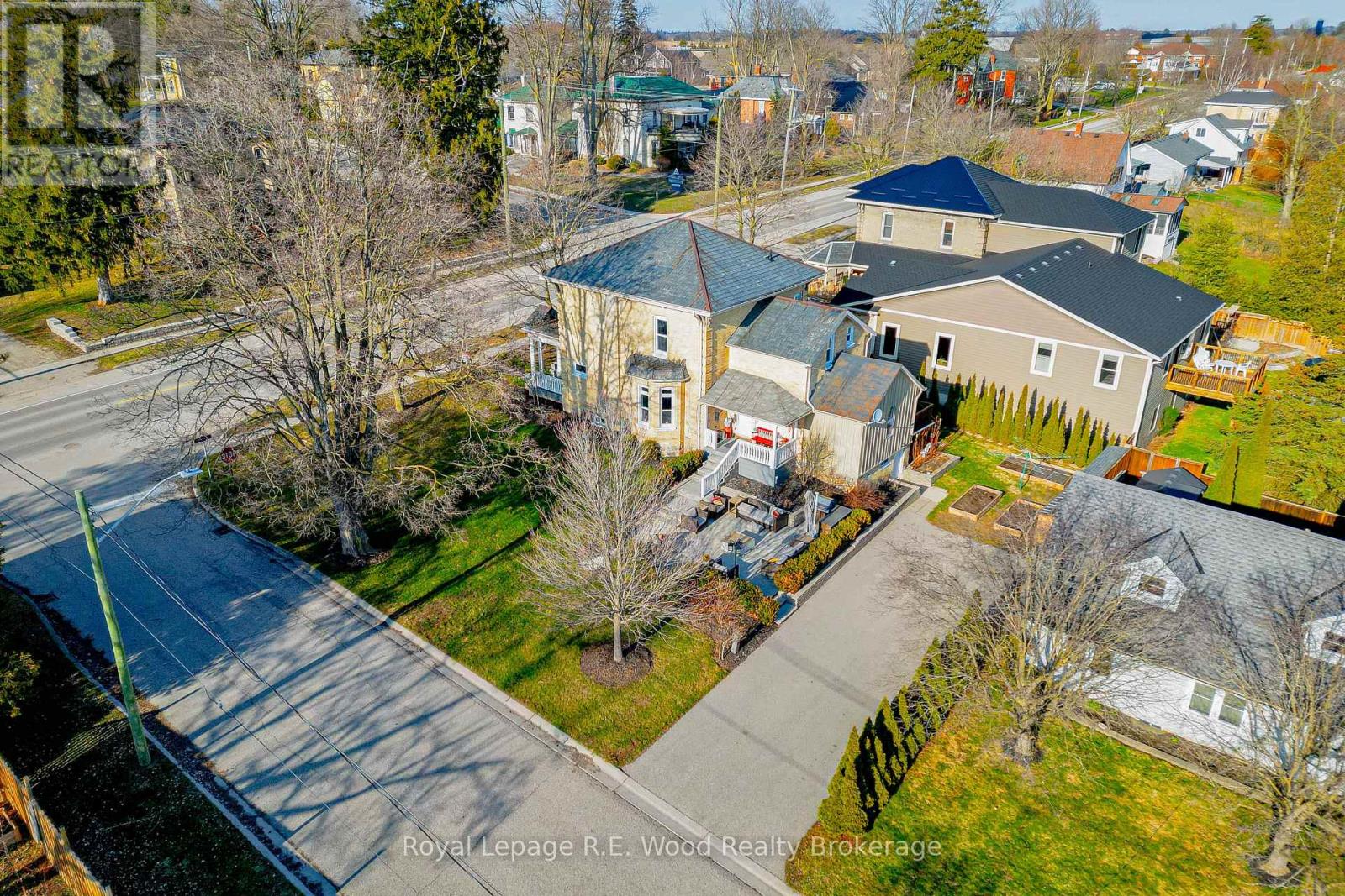 18 MAIN STREET E - 18