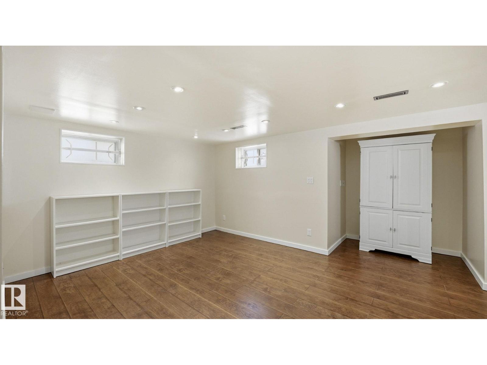 12338 91 ST NW - 12