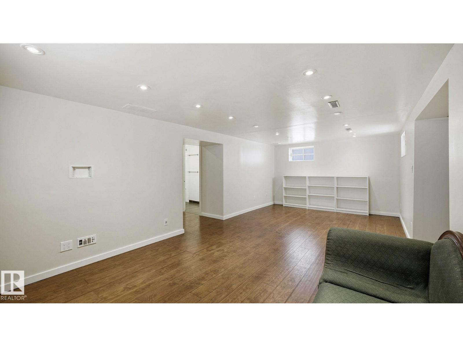 12338 91 ST NW - 15