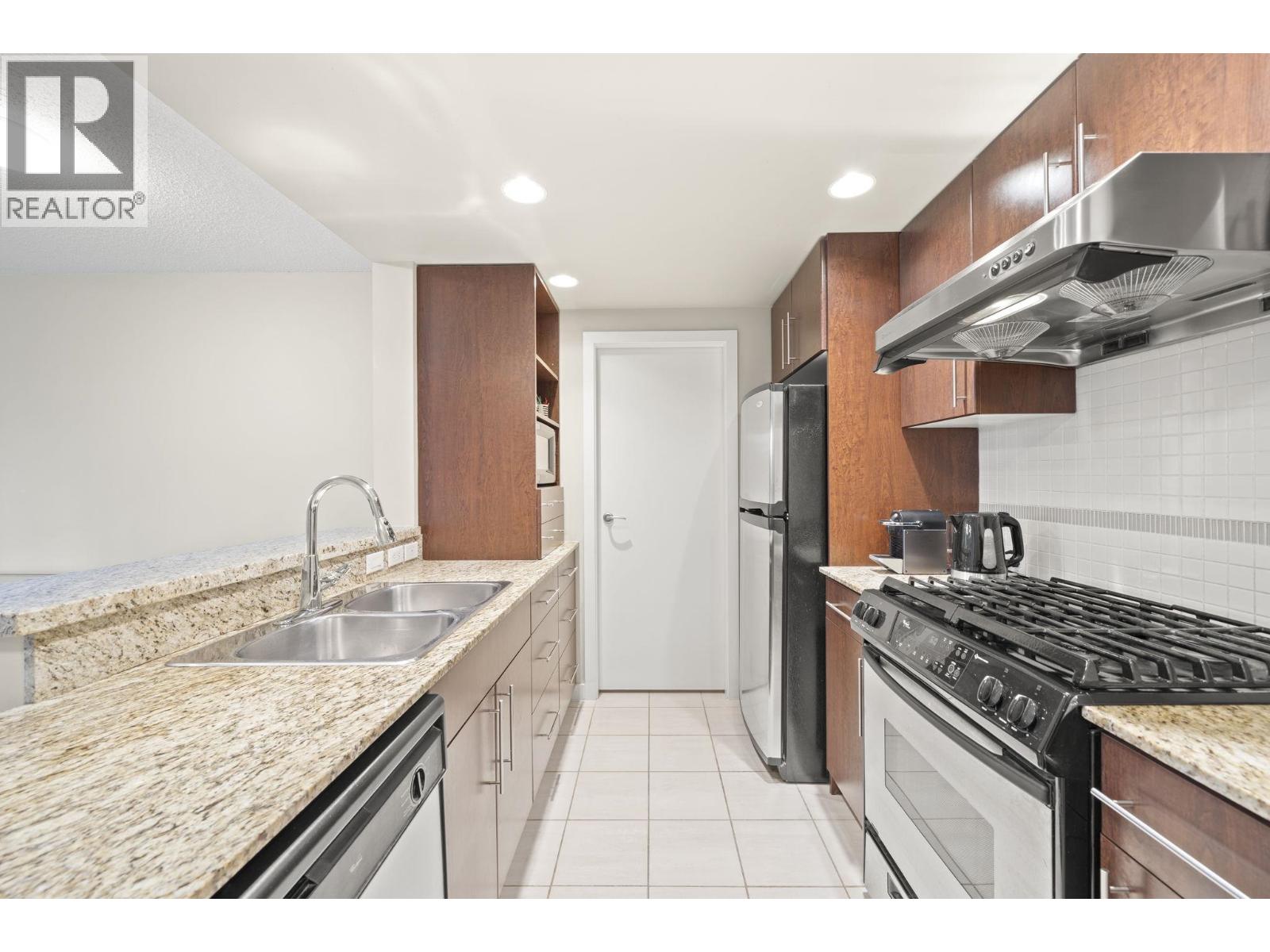 306 583 BEACH CRESCENT, Vancouver