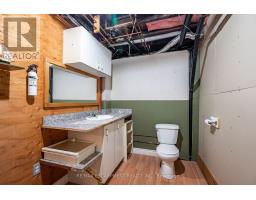 Bathroom - 154-156 Freelton Road, Hamilton, ON L8B0Z5 Photo 9