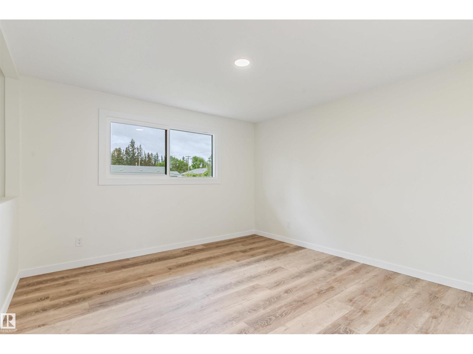 4735 49 A ST — photo 21