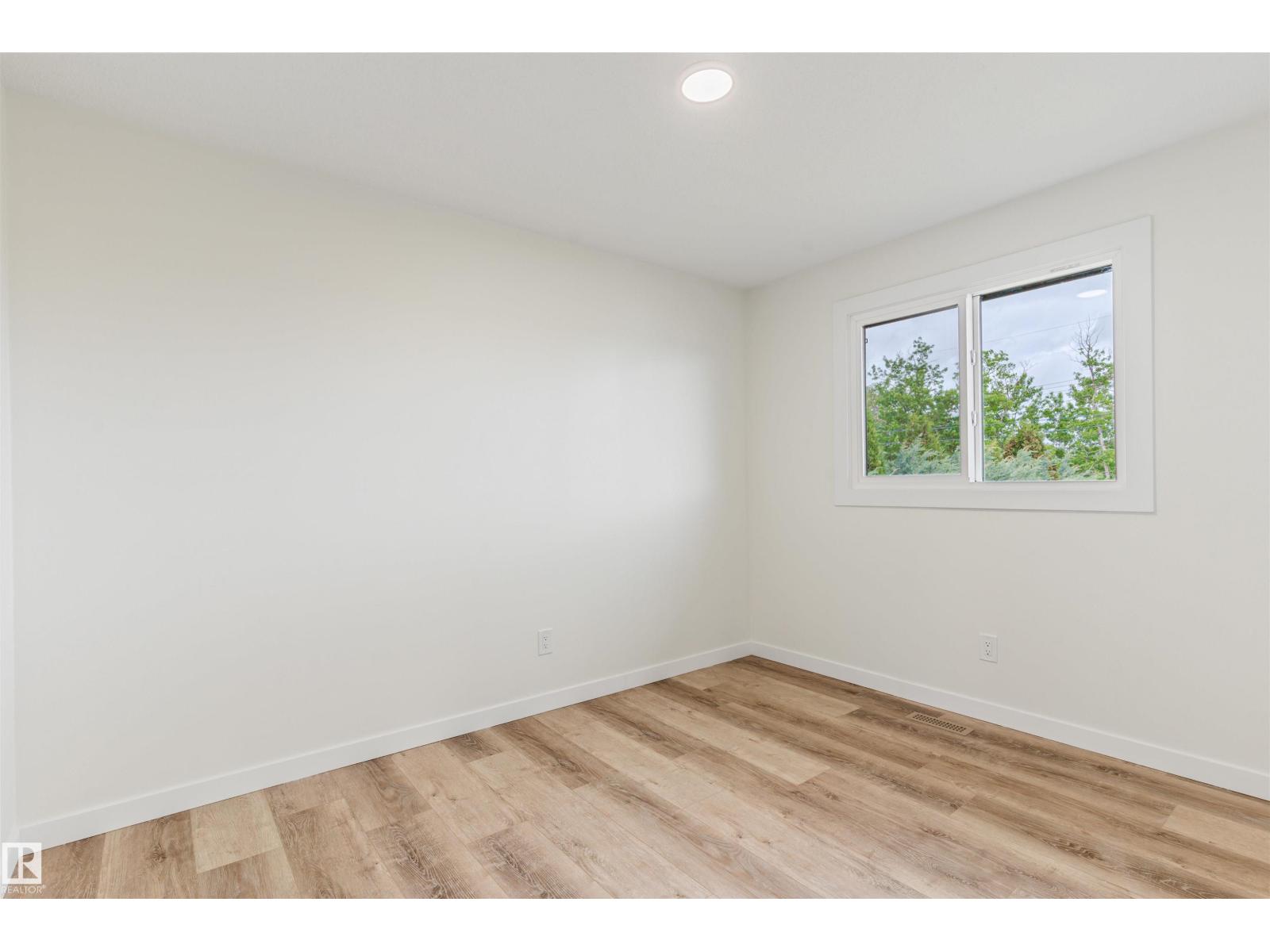 4735 49 A ST — photo 25
