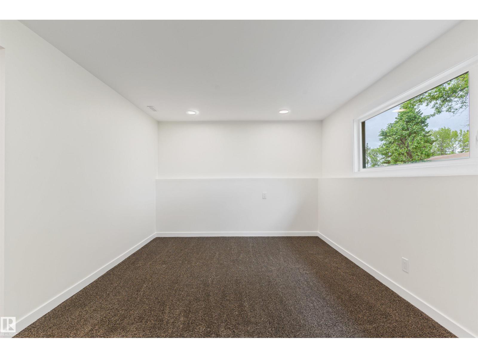 4735 49 A ST — photo 30