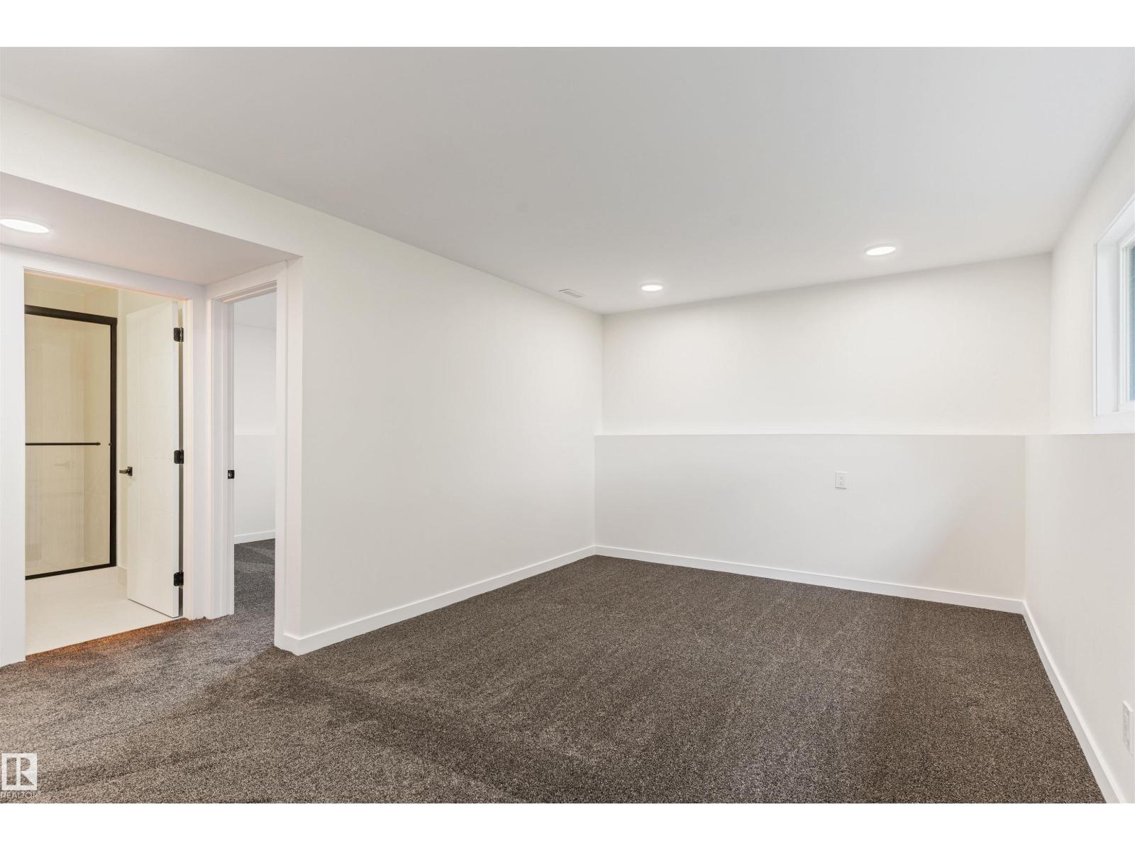 4735 49 A ST — photo 31