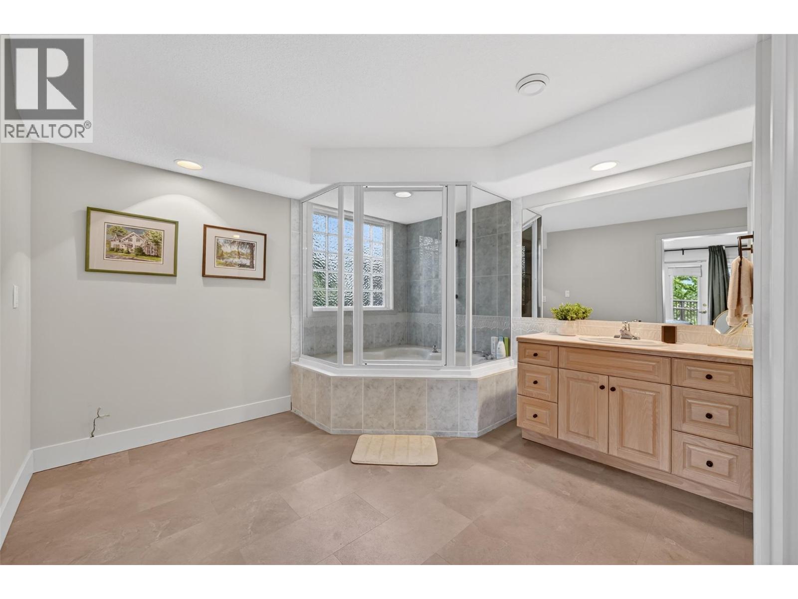 821 4th Avenue - 43