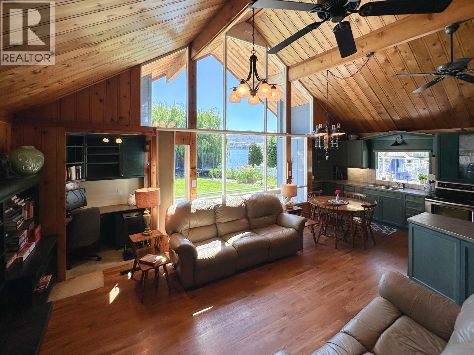 1601 85th Street, Osoyoos