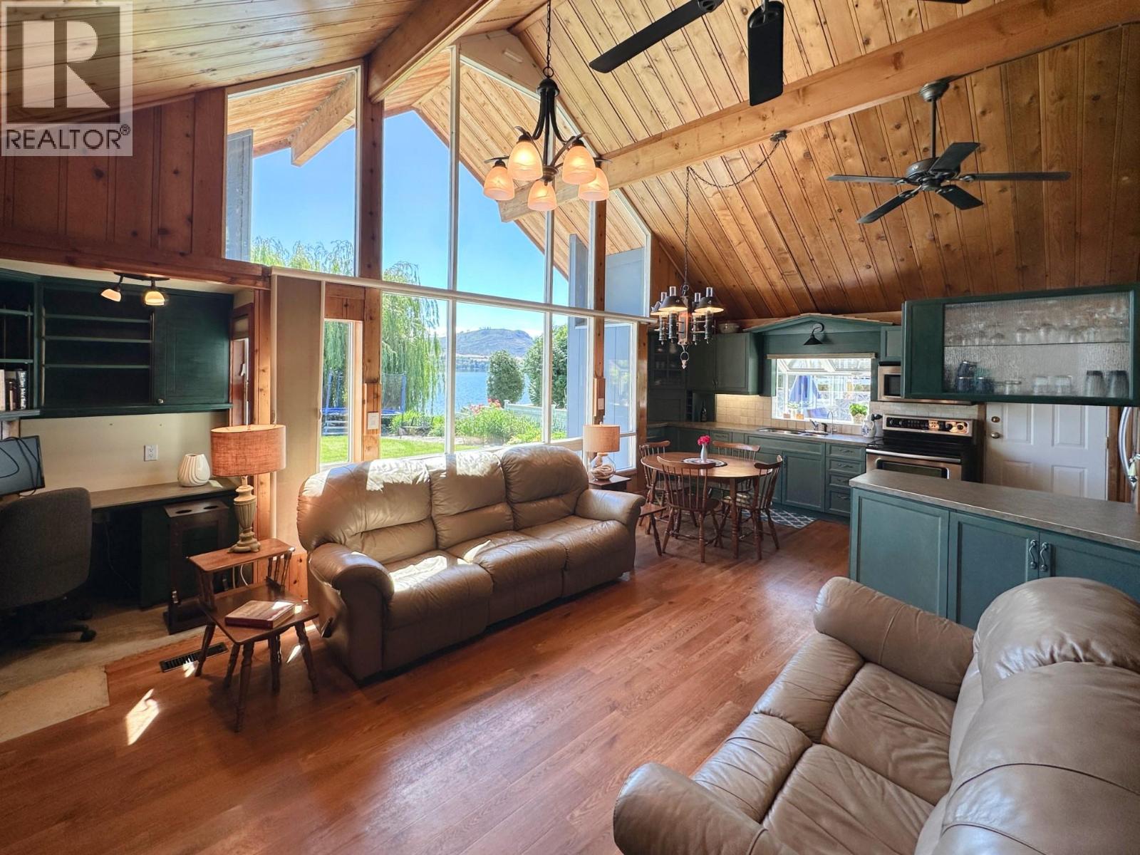 1601 85th Street, Osoyoos