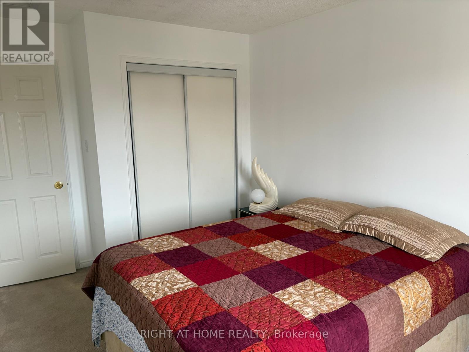 40 VOGUE STREET - 18