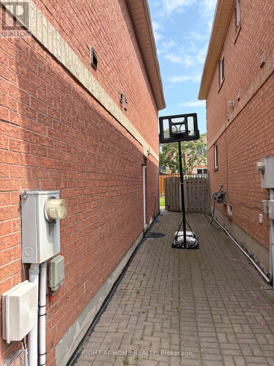40 VOGUE STREET - 26