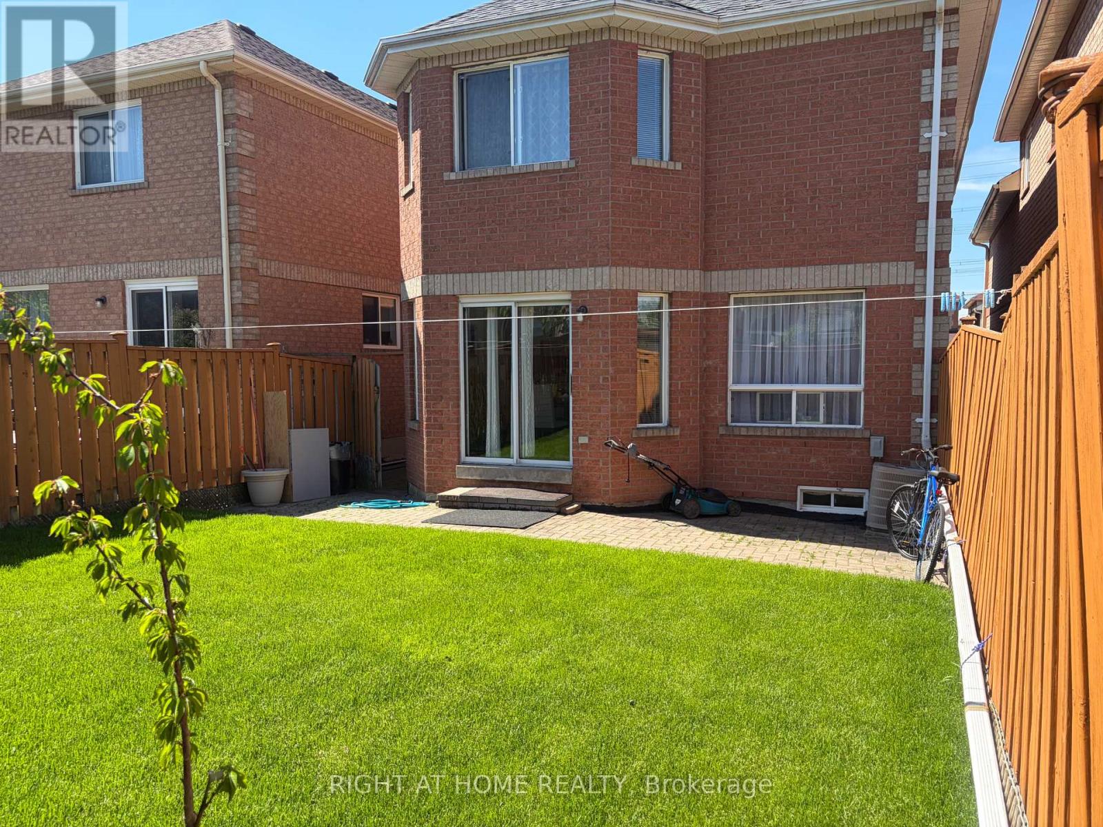 40 VOGUE STREET - 24