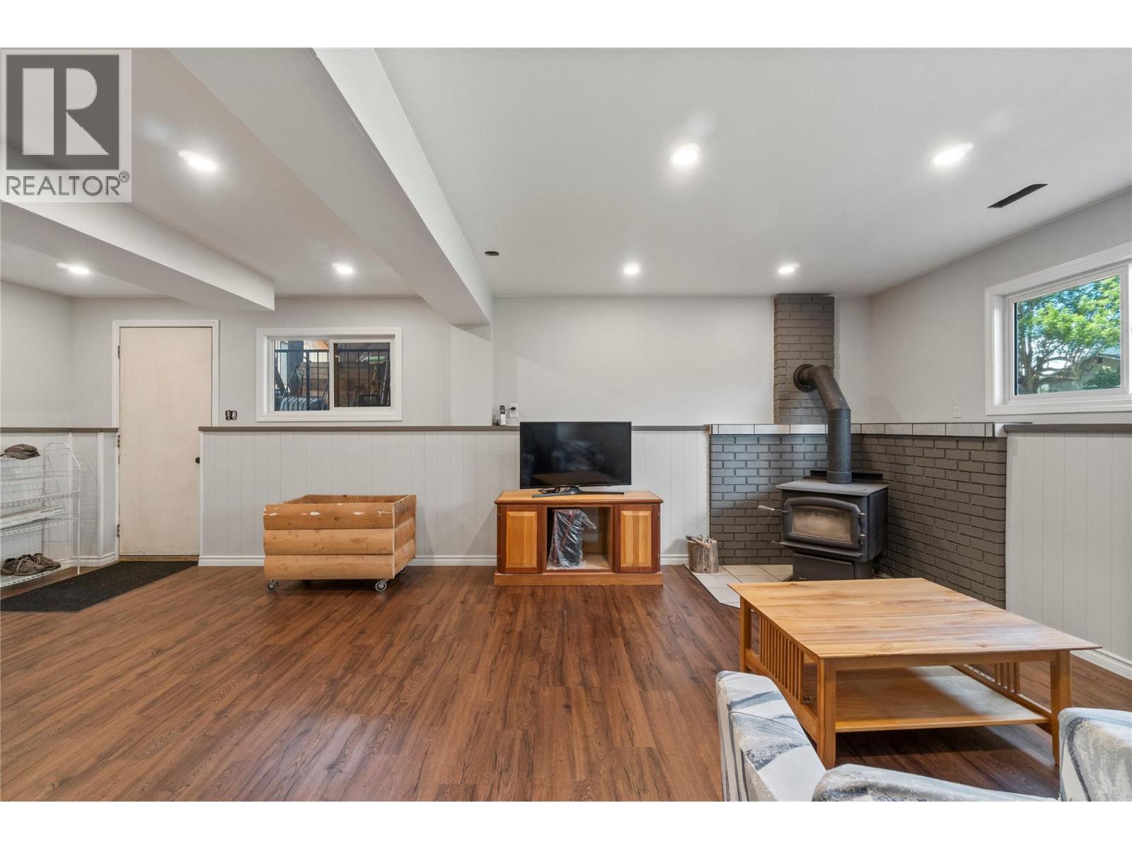 4750 71 Avenue Northeast, Salmon Arm
