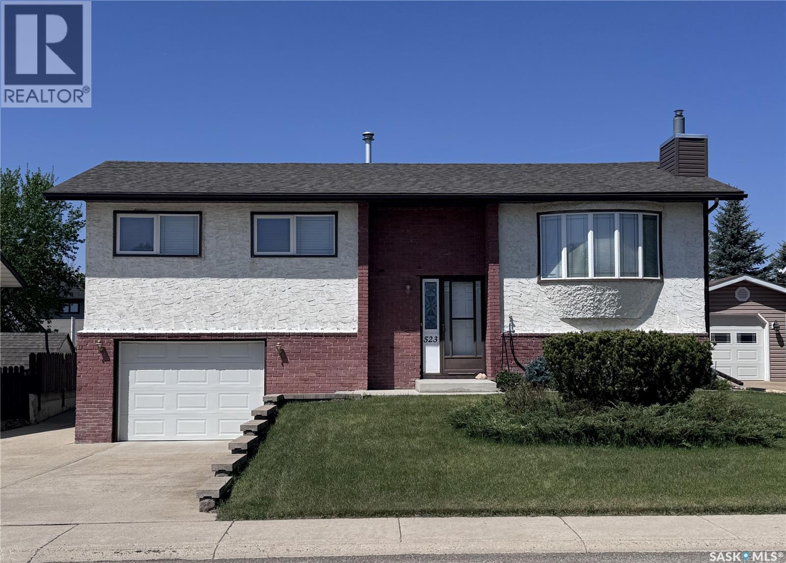 523 8th AVENUE W - photo 2