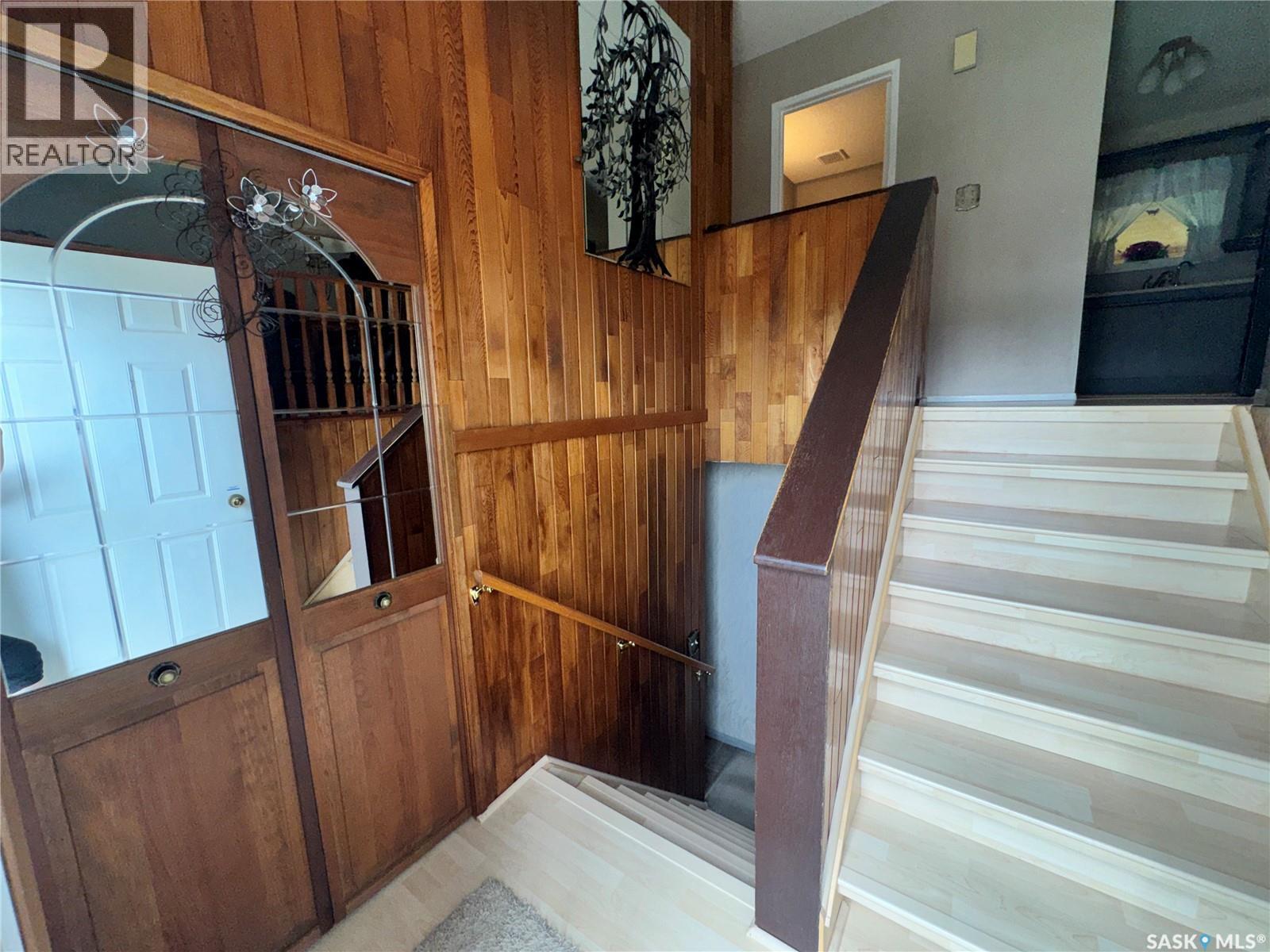 523 8th AVENUE W - photo 3