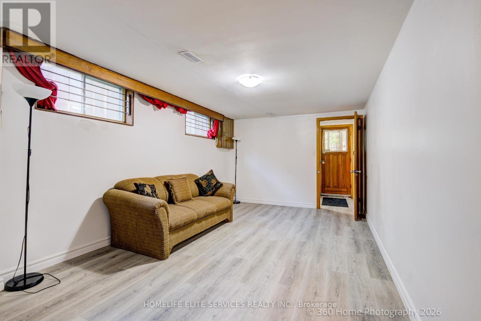 69 CASTLEBURY CRESCENT - 18