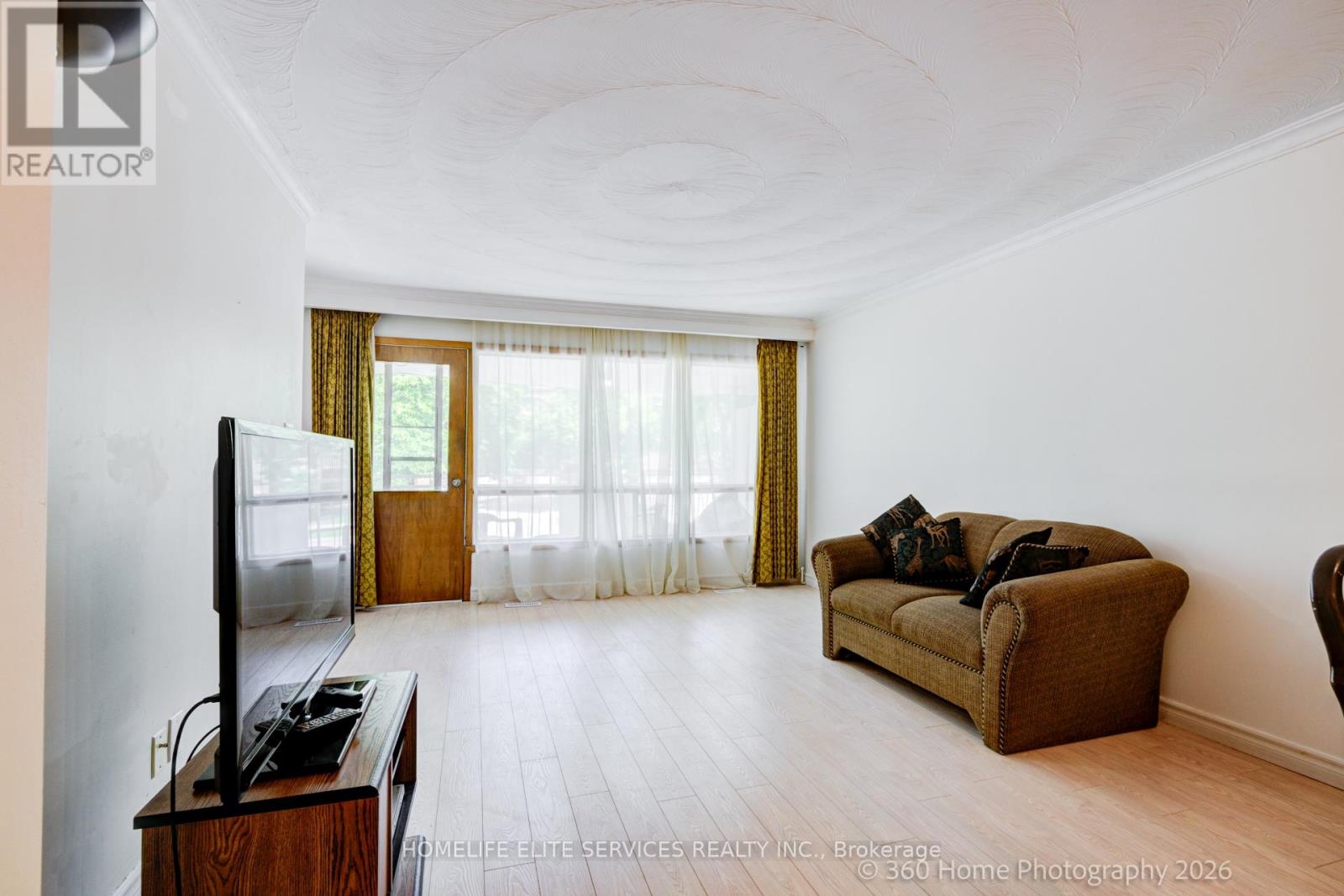 69 CASTLEBURY CRESCENT - 23