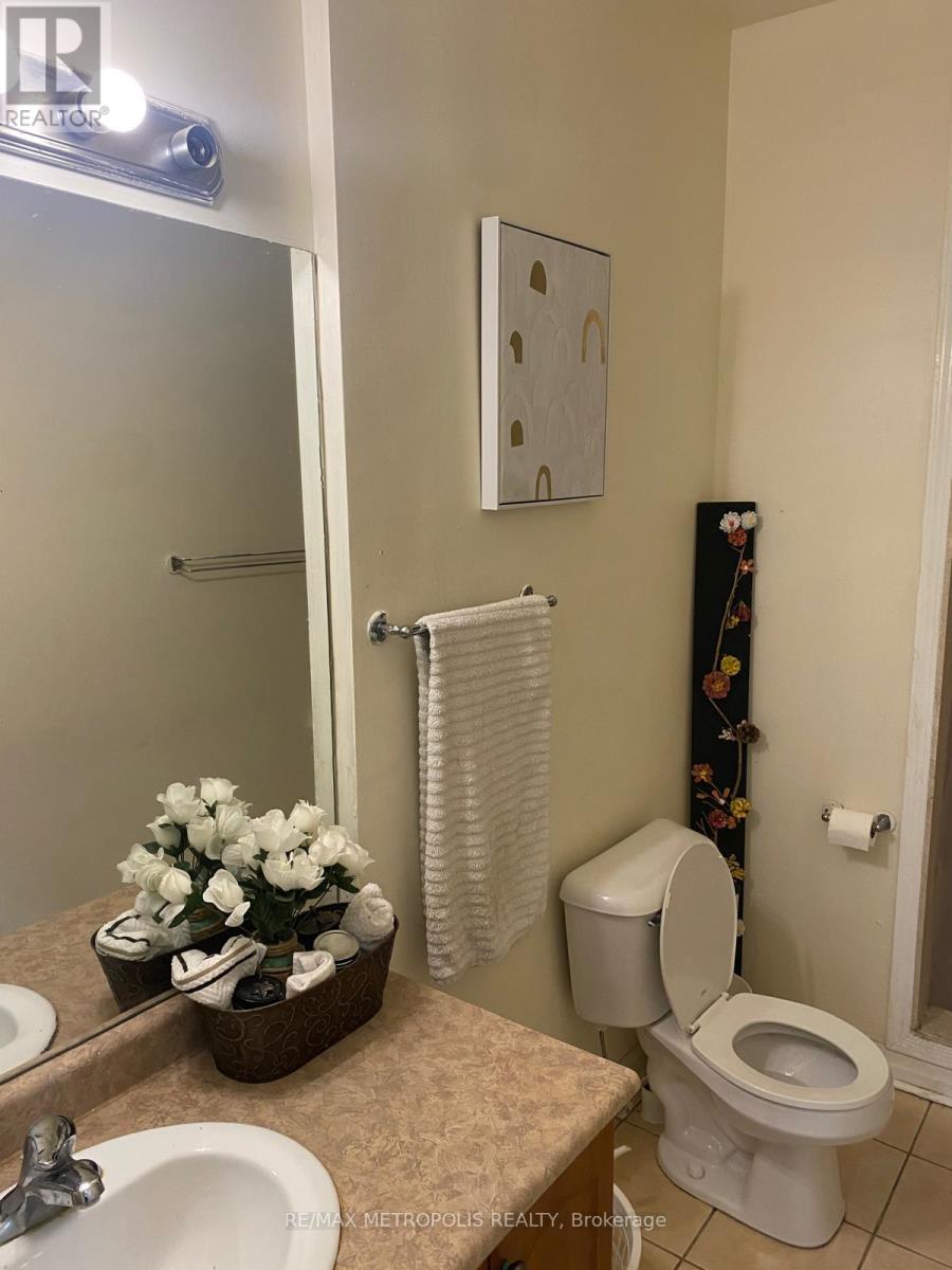 #205 2352 MIDDLEFIELD ROAD - 13