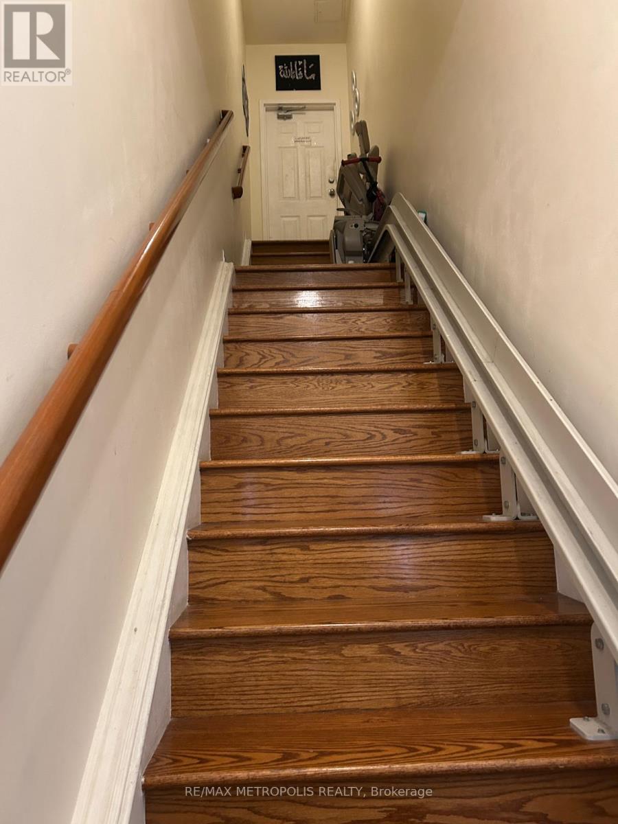 #205 2352 MIDDLEFIELD ROAD - 14