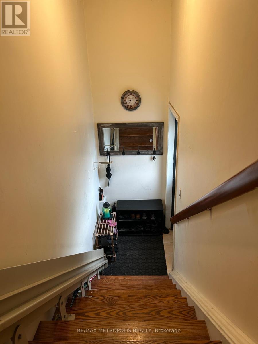 #205 2352 MIDDLEFIELD ROAD - 15