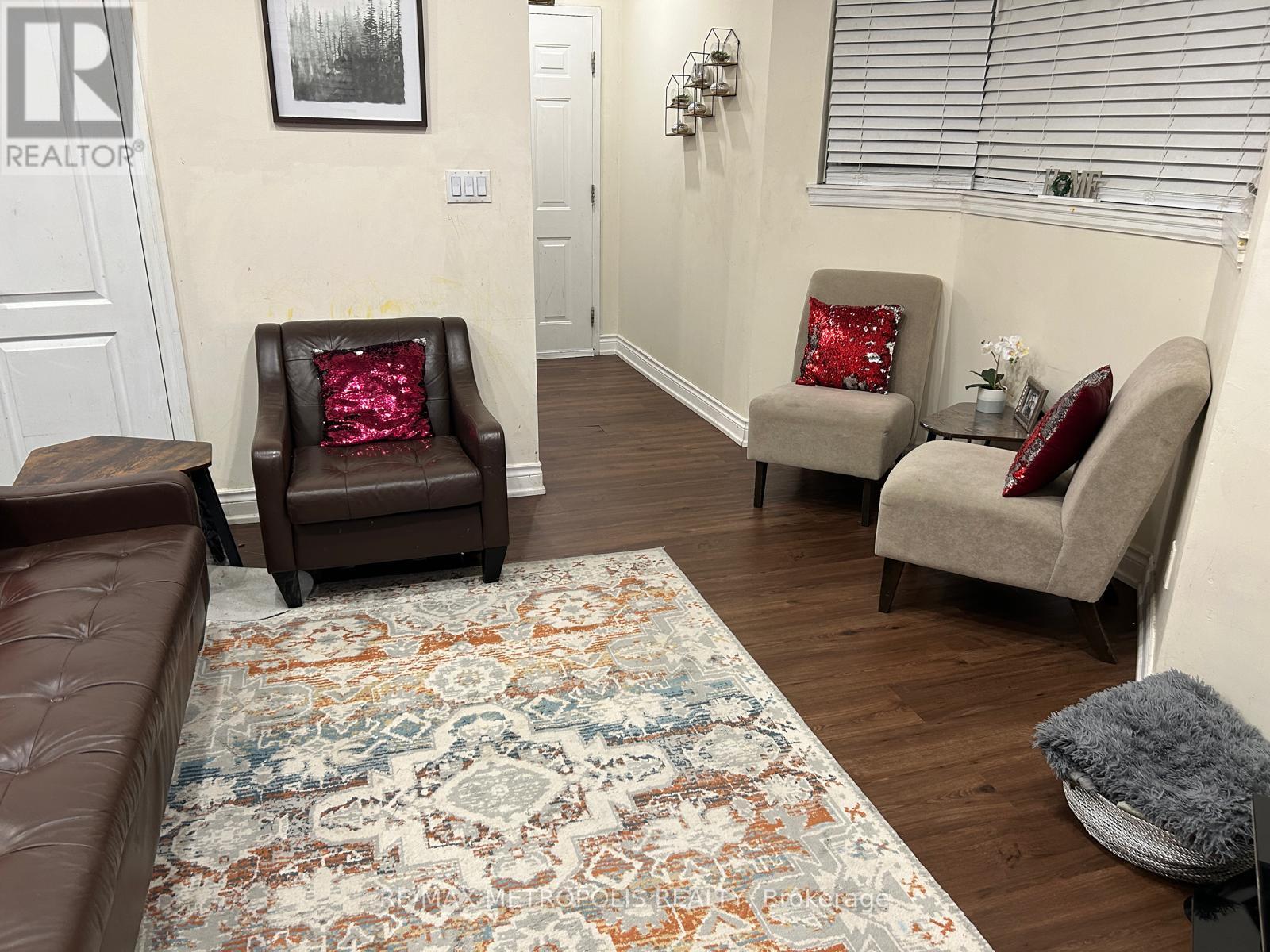 #205 2352 MIDDLEFIELD ROAD - 2