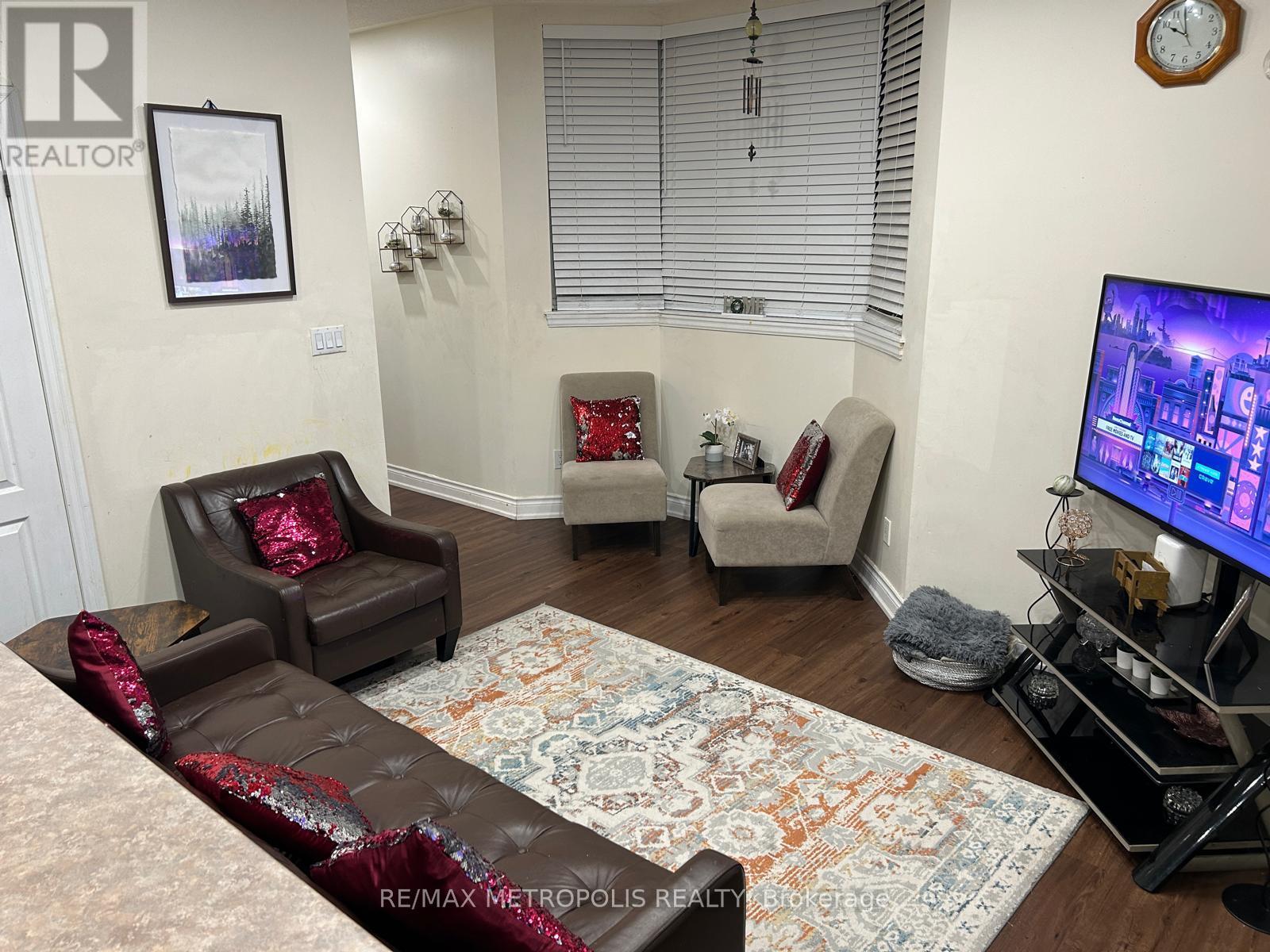 #205 2352 MIDDLEFIELD ROAD - 3