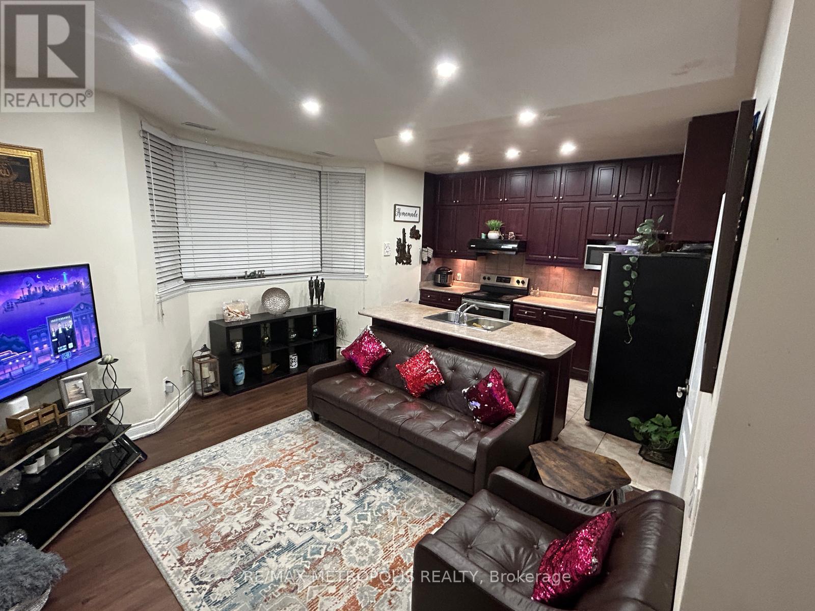 #205 2352 MIDDLEFIELD ROAD - 4