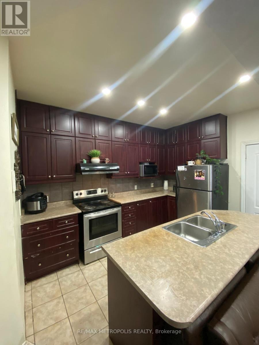 #205 2352 MIDDLEFIELD ROAD - 6