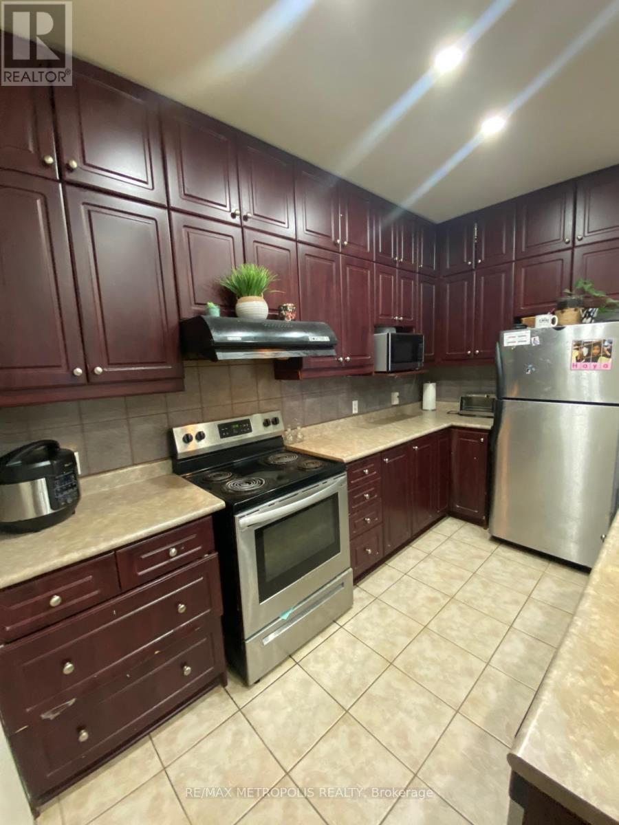 #205 2352 MIDDLEFIELD ROAD - 8