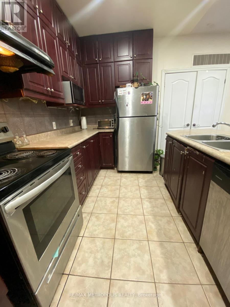 #205 2352 MIDDLEFIELD ROAD - 9