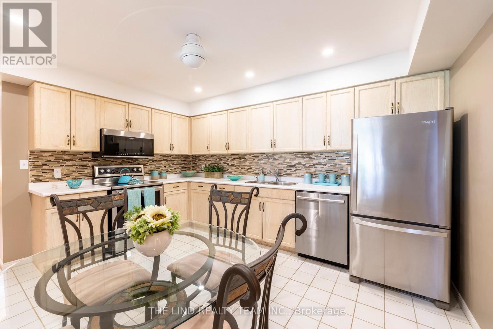 #312 85 WELLINGTON STREET W - 13