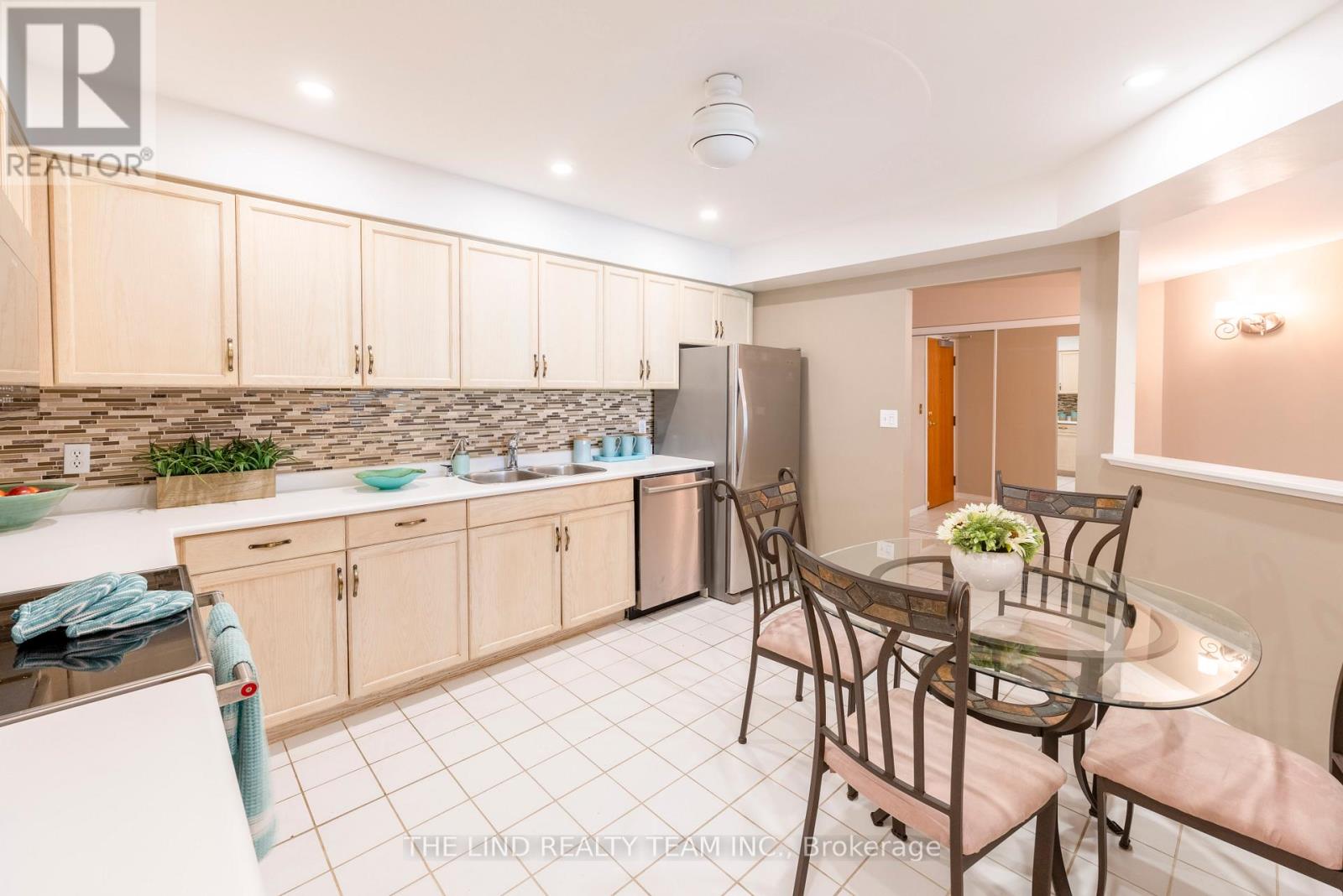 #312 85 WELLINGTON STREET W - 14