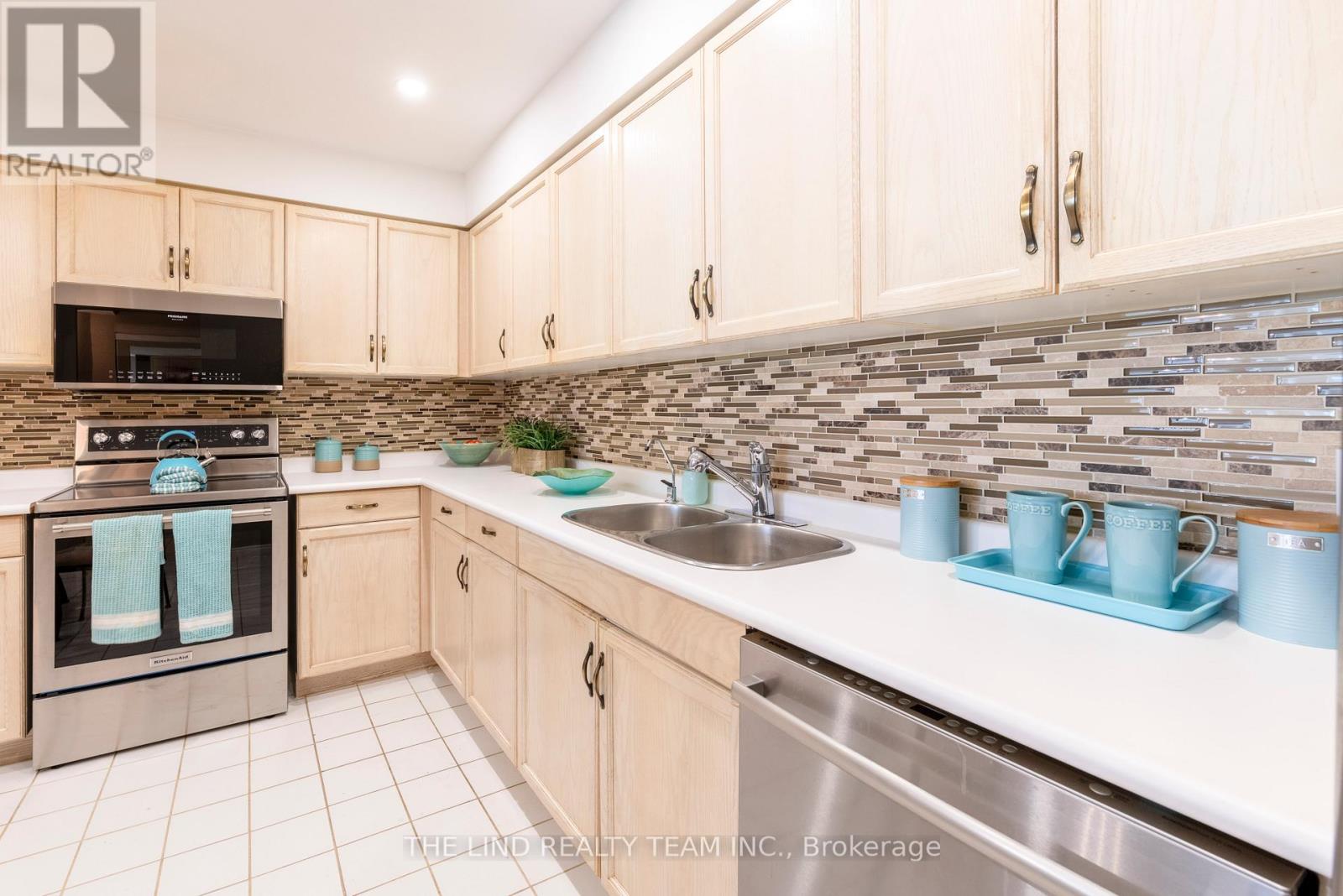 #312 85 WELLINGTON STREET W - 15