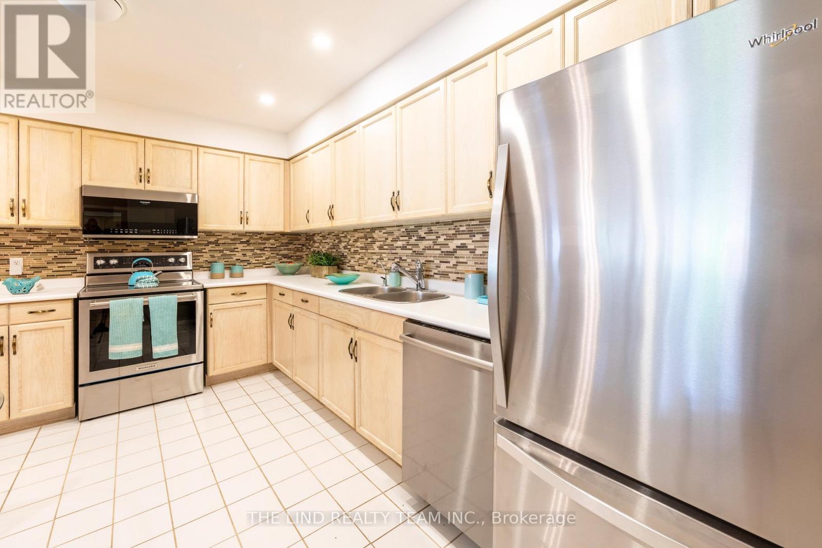 #312 85 WELLINGTON STREET W - 16