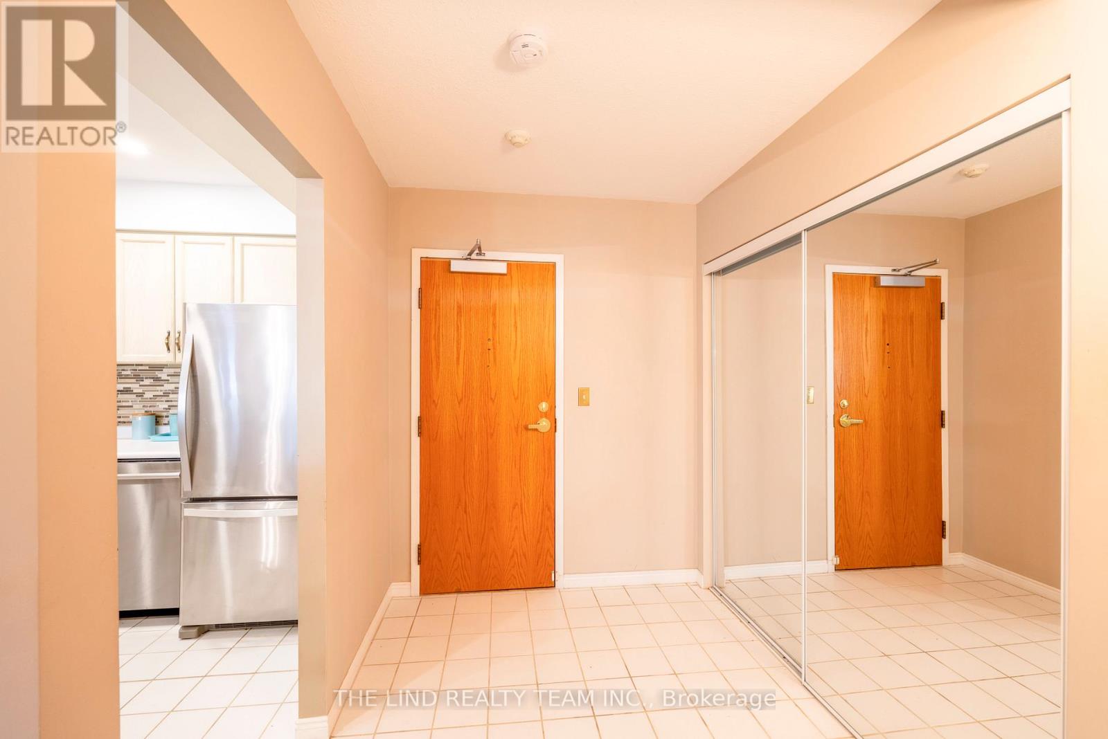 #312 85 WELLINGTON STREET W - 2